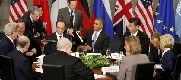 US President Barack Obama hosts a meeting with members of the P5+1 during the Nuclear Security Summit in Washington April 1, 2016. Flanking Obama are French President Francois Hollande (L) and Chinese President Xi Jinping. US President Barack Obama hosts a meeting with members of the P5+1 during the Nuclear Security Summit in Washington April 1, 2016. Flanking Obama are French President Francois Hollande (L) and Chinese President Xi Jinping. - Sputnik International