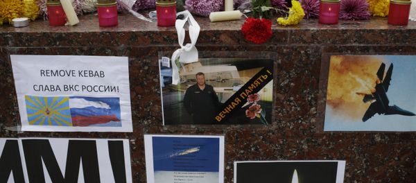 Memorial rally for killed Su-24 pilot Oleg Peshkov in Simferopol - Sputnik International