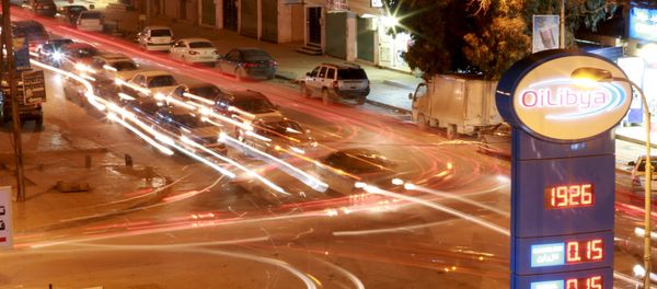 Cars are seen outside an OiLibya fuel station in Benghazi, Libya January 29, 2016. Cars are seen outside an OiLibya fuel station in Benghazi, Libya January 29, 2016. - Sputnik International