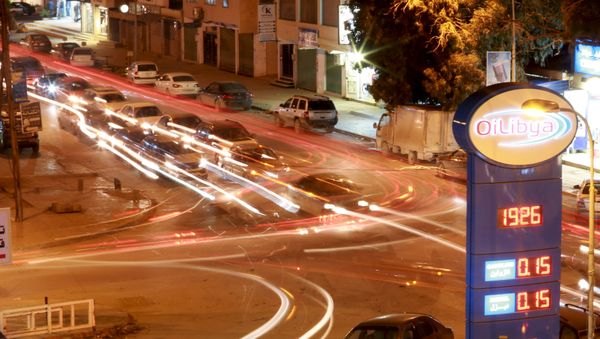 Cars are seen outside an OiLibya fuel station in Benghazi, Libya January 29, 2016. Cars are seen outside an OiLibya fuel station in Benghazi, Libya January 29, 2016. - Sputnik International