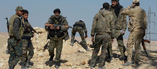 Syrian government army and militia on the fringes of Al Qaryatayn Syrian government army and militia on the fringes of Al Qaryatayn - Sputnik International