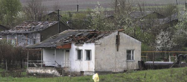 A house which was damaged during clashes between Armenian and Azeri forces, is seen in the town of Martakert in Nagorno-Karabakh region, which is controlled by separatist Armenians, April 3, 2016. - Sputnik International