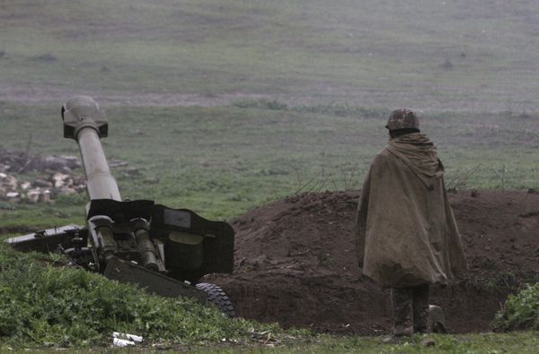 An Armenian soldier of the self-defense army of Nagorno-Karabakh stands near an artillery unit in the town of Martakert, where clashes with Azeri forces are taking place, in Nagorno-Karabakh region An Armenian soldier of the self-defense army of Nagorno-Karabakh stands near an artillery unit in the town of Martakert, where clashes with Azeri forces are taking place, in Nagorno-Karabakh region - Sputnik International