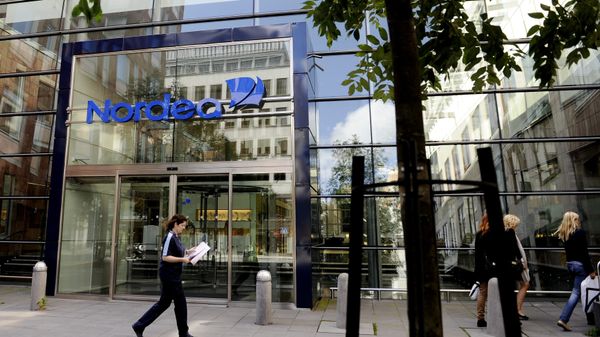 People walk by Nordea Bank headquarters in central Stockholm People walk by Nordea Bank headquarters in central Stockholm - Sputnik International