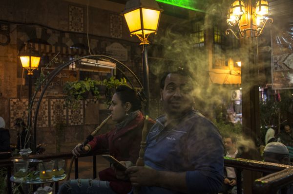 People smoke hookahs in a Damascus cafe - Sputnik International