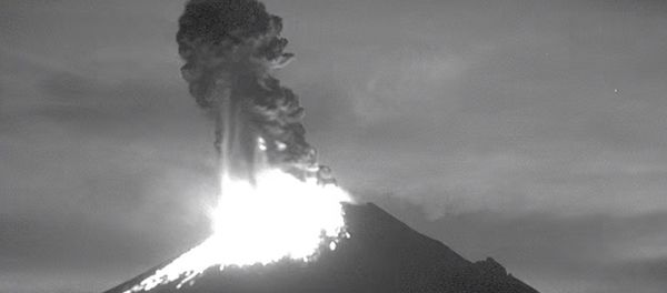 Lethal Beauty of Volcano Eruption in Slo-Mo Lethal Beauty of Volcano Eruption in Slo-Mo - Sputnik International