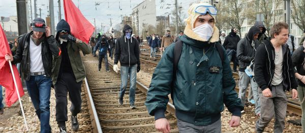 Protesters invade railway tracks during a protest against the French government's planned labour law reforms on April 5, 2016, in Rennes, western France. Protesters invade railway tracks during a protest against the French government's planned labour law reforms on April 5, 2016, in Rennes, western France. - Sputnik International