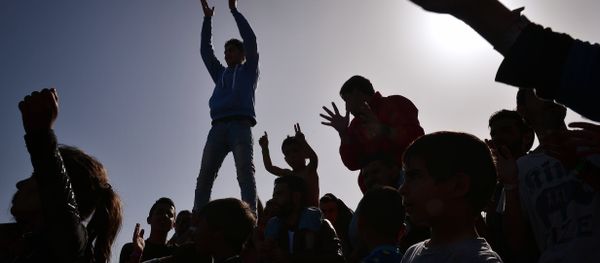 The silhouettes of Kurdish refugees who managed to leave the VIAL detention center on the island of Chios are seen as they protest against deportations to Turkey at the island's port where they are camping out on April 5, 2016. The silhouettes of Kurdish refugees who managed to leave the VIAL detention center on the island of Chios are seen as they protest against deportations to Turkey at the island's port where they are camping out on April 5, 2016. - Sputnik International