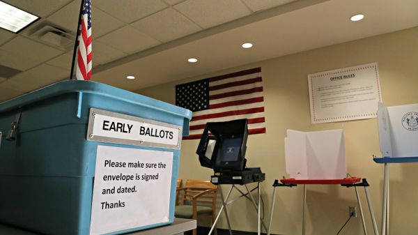 An example of an early ballot collection box and demonstration of voting areas is set up at the Maricopa County Recorder’s office in Phoenix. - Sputnik International