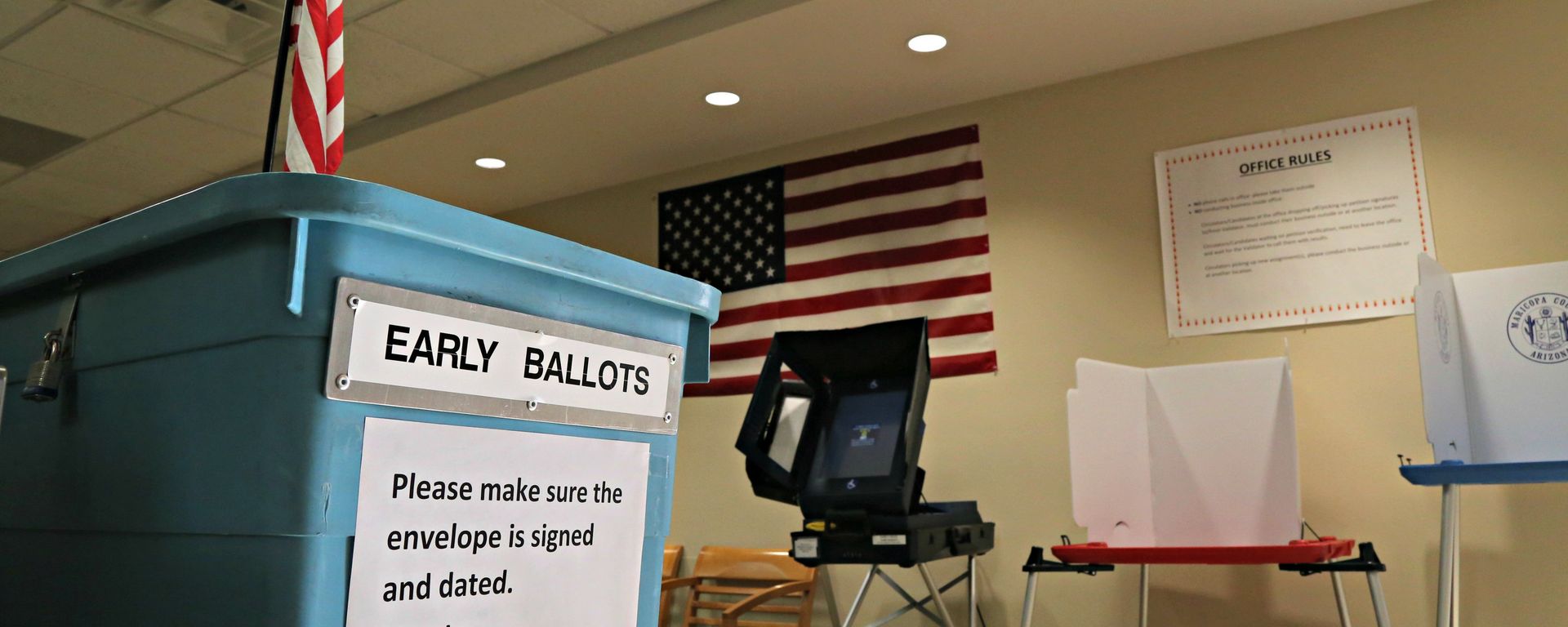 An example of an early ballot collection box and demonstration of voting areas is set up at the Maricopa County Recorder’s office in Phoenix. An example of an early ballot collection box and demonstration of voting areas is set up at the Maricopa County Recorder’s office in Phoenix. - Sputnik International, 1920, 13.05.2021