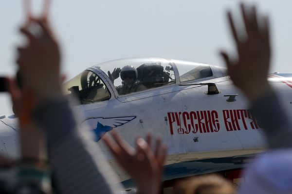 Top Class Aerobatics of Russian Knights - Sputnik International
