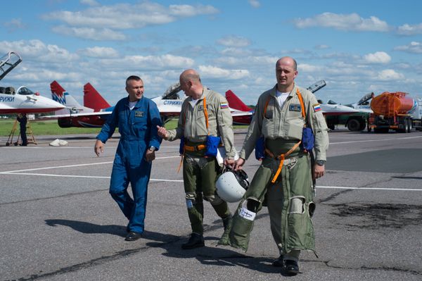 Top Class Aerobatics of Russian Knights - Sputnik International