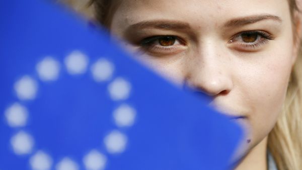 A woman attends a flash mob to support a European treaty deepening ties with Ukraine on the eve of a referendum held in the Netherlands, in Kiev, Ukraine, April 5, 2016. - Sputnik International