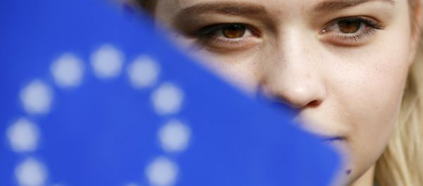 A woman attends a flash mob to support a European treaty deepening ties with Ukraine on the eve of a referendum held in the Netherlands, in Kiev, Ukraine, April 5, 2016. - Sputnik International