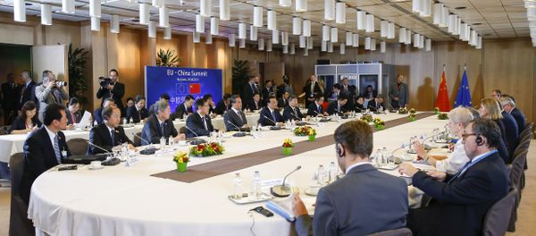 China's Premier Li Keqiang, center, attends the EU China summit at the EU Council building in Brussels, on Monday, June 29, 2015 China's Premier Li Keqiang, center, attends the EU China summit at the EU Council building in Brussels, on Monday, June 29, 2015 - Sputnik International