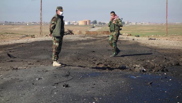 In this undated photo made avaialble Saturday, March 14, 2015, by the Kurdistan Region Security Council (KRSC), Kurdish soldiers survey the site of a bomb attack on a road between Mosul, Iraq, and the Syrian border in northern Iraq - Sputnik International