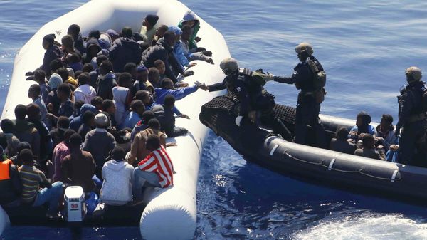 German Navy sailors surround a boat with more than 100 migrants near the German combat supply ship 'Frankfurt am Main' during EUNAVFOR Med, also known as Operation Sophia, in the Mediterranean Sea off the coast of Libya, Tuesday, March 29, 2016 German Navy sailors surround a boat with more than 100 migrants near the German combat supply ship 'Frankfurt am Main' during EUNAVFOR Med, also known as Operation Sophia, in the Mediterranean Sea off the coast of Libya, Tuesday, March 29, 2016 - Sputnik International
