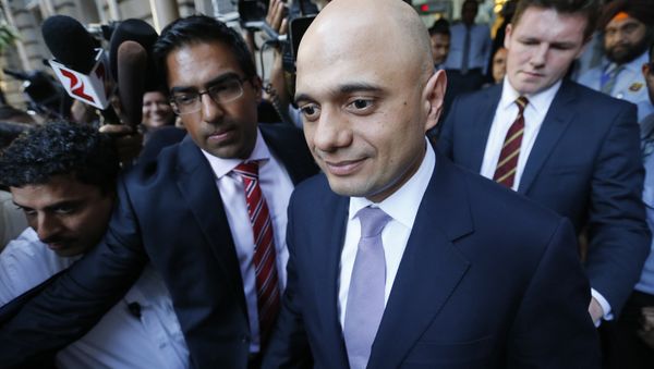 Britain's Business Secretary Sajid Javid leaves Bombay House, Tata Group head office in Mumbai, India, April 6, 2016. - Sputnik International