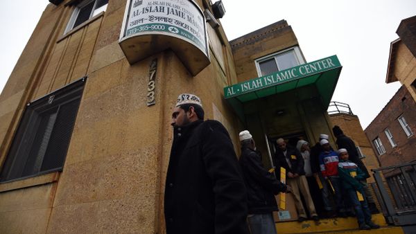 Muslims leave after participating in their weekly Friday noon special prayer at the Al-Islah Islamic Center Mosque in Hamtramck, Michigan, on January 8, 2016 Muslims leave after participating in their weekly Friday noon special prayer at the Al-Islah Islamic Center Mosque in Hamtramck, Michigan, on January 8, 2016 - Sputnik International