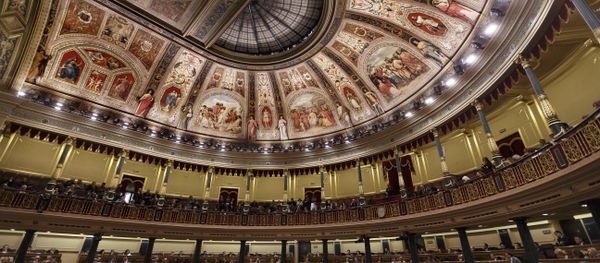 Newly-elected lawmakers sit on the Spanish Parliament in Madrid, Spain, Wednesday, Jan. 13, 2016 - Sputnik International