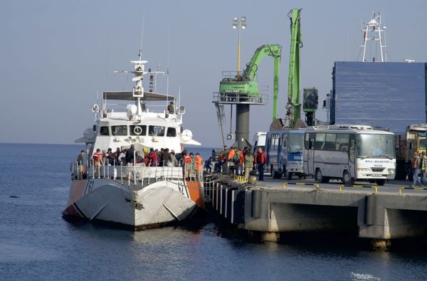 (File) Migrants disembark after they were apprehended by the Turkish coast guard on the Aegean Sea between Turkey and Greece, in Dikili port, Turkey, Wednesday, April 6, 2016 (File) Migrants disembark after they were apprehended by the Turkish coast guard on the Aegean Sea between Turkey and Greece, in Dikili port, Turkey, Wednesday, April 6, 2016 - Sputnik International