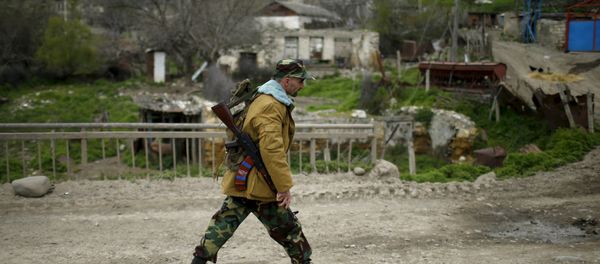 A volunteer walks on a road in the Nagorno-Karabakh's village of Talish April 6, 2016 - Sputnik International