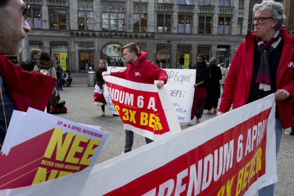 Demonstrators call for a NO vote in Wednesday's upcoming EU-Ukraine referendum, in Amsterdam, Netherlands, Sunday, April 3, 2016 - Sputnik International