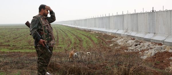 A Kurdish People's Protection Unit(YPG) fighter stands near a wall which activists say was put up by Turkish authorities, on the Syria-Turkey border in the western Syrian countryside of Ras al-Ain on February 2, 2016 A Kurdish People's Protection Unit(YPG) fighter stands near a wall which activists say was put up by Turkish authorities, on the Syria-Turkey border in the western Syrian countryside of Ras al-Ain on February 2, 2016 - Sputnik International