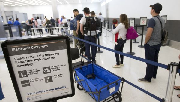 Passengers line up to go through security at the Fort Lauderdale-Hollywood International Airport, Friday, Dec. 18, 2015, in Fort Lauderdale, Fla Passengers line up to go through security at the Fort Lauderdale-Hollywood International Airport, Friday, Dec. 18, 2015, in Fort Lauderdale, Fla - Sputnik International