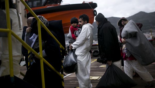 A man from Syria holds his baby as at the registration centre on the Greek island of Samos (File) - Sputnik International