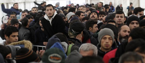Hundreds of migrants waits in a tent to continue their registration process at the central registration center for refugees and asylum seekers LaGeSo (Landesamt fuer Gesundheit und Soziales - State Office for Health and Social Affairs) in Berlin (File) - Sputnik International