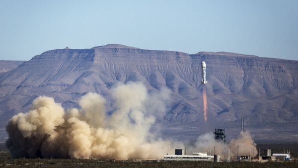 The New Shepard rocket and capsule blasts off in this handout photo provided by Blue Origin, from a launch site in West Texas April 2, 2016. The New Shepard rocket and capsule blasts off in this handout photo provided by Blue Origin, from a launch site in West Texas April 2, 2016. - Sputnik International