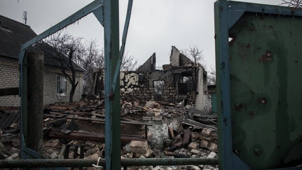 A private house destroyed by shelling inthe village of Chernukhino. - Sputnik International