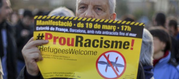 A protester called by Stop Mare Mortum and “Unity against Fascism and Racism” platforms, holds a poster reading Stop Racism in Catalan during the European March for Refugee Rights in Barcelona on March 19, 2016. A protester called by Stop Mare Mortum and “Unity against Fascism and Racism” platforms, holds a poster reading Stop Racism in Catalan during the European March for Refugee Rights in Barcelona on March 19, 2016. - Sputnik International