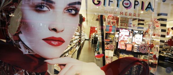Holiday gift giving ideas are featured in a Sephora window. Holiday gift giving ideas are featured in a Sephora window. - Sputnik International