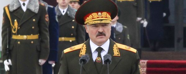 Belarusian President Alexander Lukashenko attends a military parade during his inauguration ceremony in Minsk, Belarus, Friday, Nov. 6, 2015 - Sputnik International