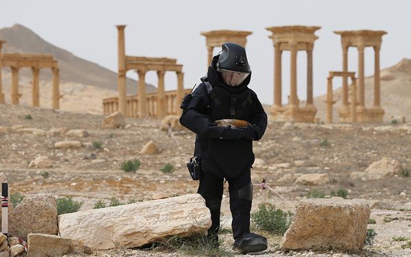Expert from Russia's International Mine Action Center in Palmyra Expert from Russia's International Mine Action Center in Palmyra - Sputnik International