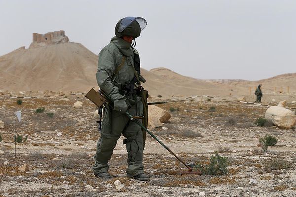 Experts from Russia's International Mine Action Center in Palmyra - Sputnik International