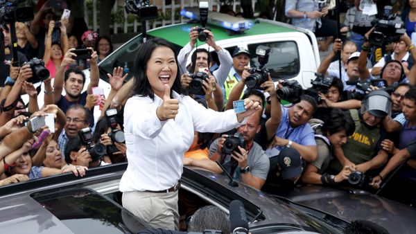 Peru's presidential candidate Keiko Fujimori gestures to supporters and media as she holds her I.D. after voting during presidential election in Lima, Peru, April 10, 2016. - Sputnik International