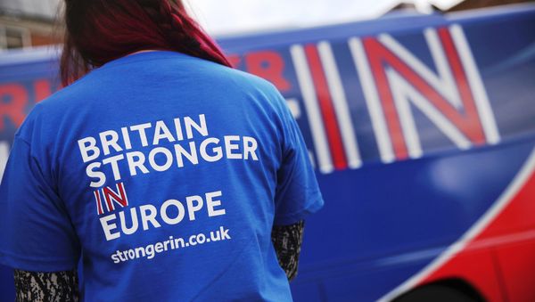 A students poses for a picture at the launch of the 'Brighter Future In' campaign bus at Exeter University in Exeter, Britain April 7, 2016. A students poses for a picture at the launch of the 'Brighter Future In' campaign bus at Exeter University in Exeter, Britain April 7, 2016. - Sputnik International