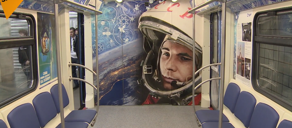 'Let’s go!' Ride the 'Space Train' in Moscow Metro - Sputnik International