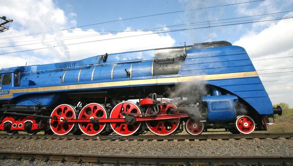 A Golden Eagle Luxury train A Golden Eagle Luxury train - Sputnik International