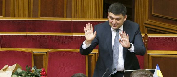 Newly-appointed Ukrainian Prime Minister Volodymyr Groysman greets deputies at the parliament in Kiev, Ukraine, April 14, 2016 - Sputnik International