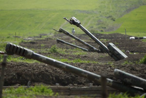 Armenian artillery is seen near Nagorno-Karabakh's town of Martuni, April 8, 2016 Armenian artillery is seen near Nagorno-Karabakh's town of Martuni, April 8, 2016 - Sputnik International
