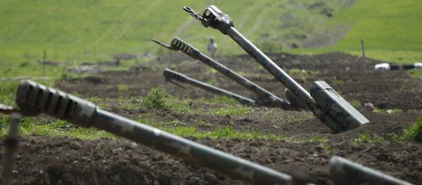 Armenian artillery is seen near Nagorno-Karabakh's town of Martuni, April 8, 2016 Armenian artillery is seen near Nagorno-Karabakh's town of Martuni, April 8, 2016 - Sputnik International