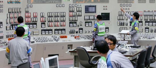 Operators restart the nuclear reactor at the central control room of the Kyushu Electric Power Sendai nuclear power plant in Satsumasendai, Kagoshima prefecture, on Japan's southern island of Kyushu on August 11, 2015 Operators restart the nuclear reactor at the central control room of the Kyushu Electric Power Sendai nuclear power plant in Satsumasendai, Kagoshima prefecture, on Japan's southern island of Kyushu on August 11, 2015 - Sputnik International