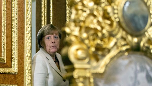 German Chancellor Angela Merkel arrives for a meeting with the Turkish president on October 18, 2015, in Istanbul. - Sputnik International