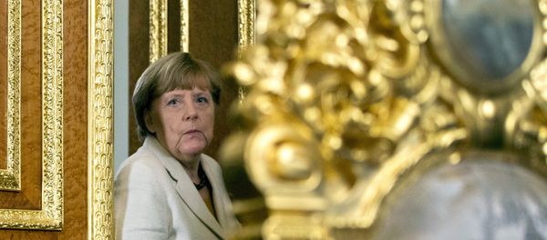 German Chancellor Angela Merkel arrives for a meeting with the Turkish president on October 18, 2015, in Istanbul. - Sputnik International