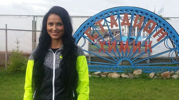 Zhanna Sindyankina stands near a stadium in Kopeysk Zhanna Sindyankina stands near a stadium in Kopeysk - Sputnik International