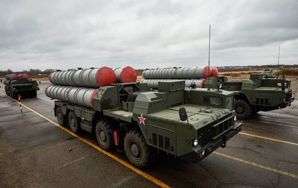 Russian S-300 anti-aircraft missile systems at a parade rehearsal outside St. Petersburg. - Sputnik International